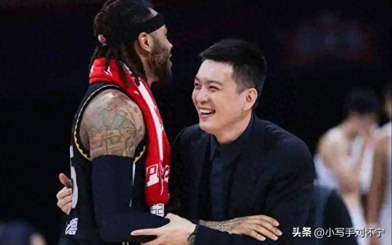 开云官网-爲(wèi)什麽(me)贾队长解说籃(lán)球(qiú)比赛，要比专业的(de)籃(lán)球(qiú)解说员还要有优势？