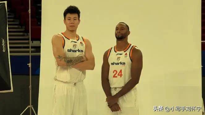 为什么贾队长解说篮球比赛，要比专业的篮球解说员还要有优势？