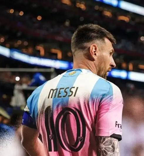 梅西重返巴萨备战世界杯，揭秘秘密条款展现球王威力