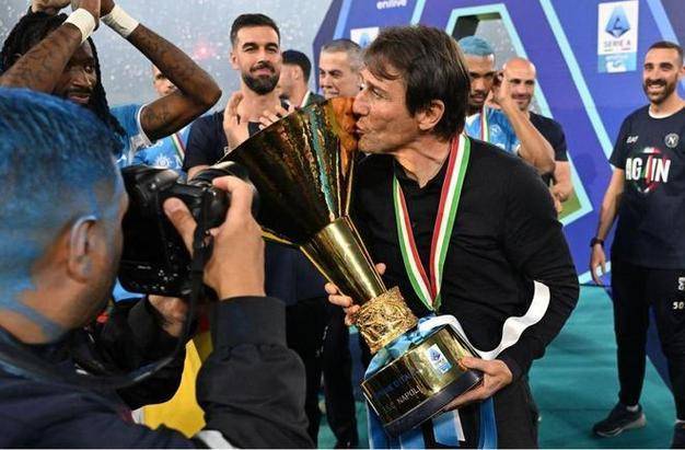 联赛冠军出局！欧冠最耻辱主帅诞生，7次欧冠仅17胜，算不上名帅